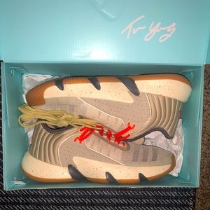 SOLD // TRAE UNLIMITED BASKETBALL SHOES